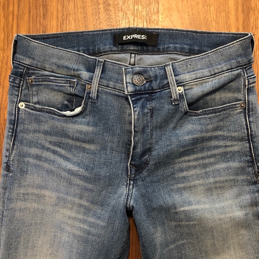 20%off bundles of 2! Express Cropped MidRise Jeans